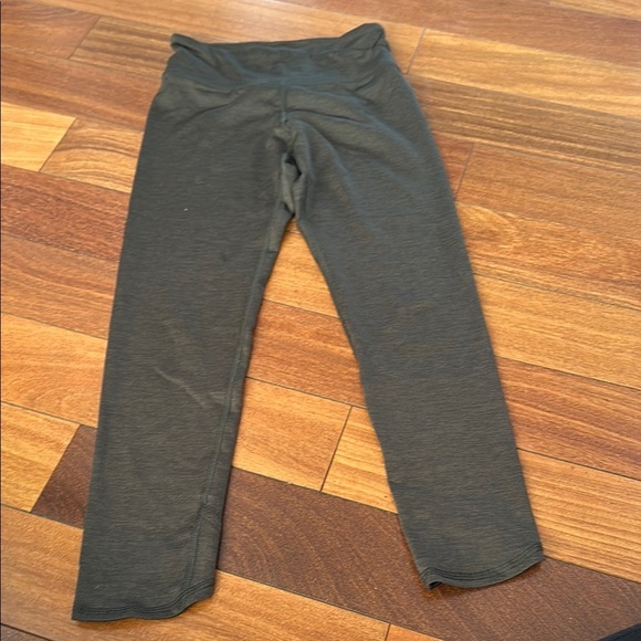 Old Navy Green Leggings with Soft Stretchy Material and Wide Elastic Waistband - Picture 2 of 5